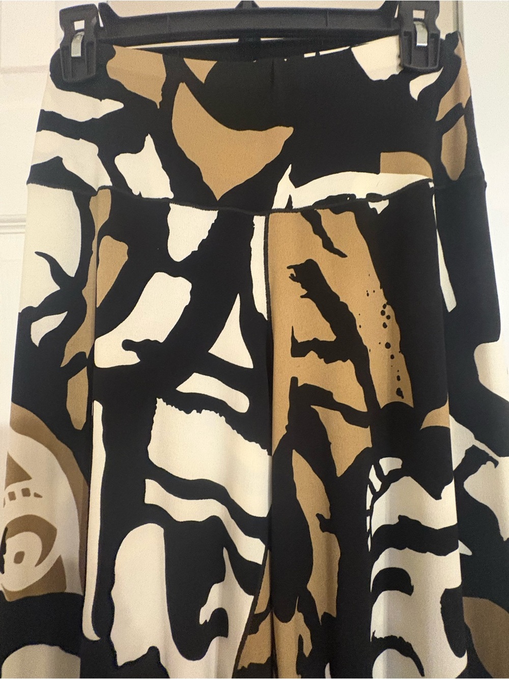 Eva Varro Abstract Black, Cream & Brown Patterned pants - Picture 4 of 4